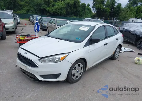 2017 Ford Focus S z USA, uszkodzony, nr VIN 1FADP3E20HL302784